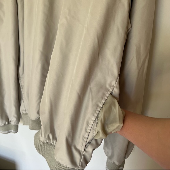 Dunbrooke Club Collection; Pullover V-Neck Large - Picture 9 of 10